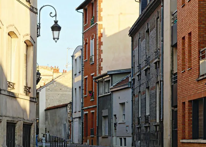 Superbe Cosy Ideal Pour Les Professionnels Et Les Couples En Deplacement Proche Gare Et Toutes Commodites *